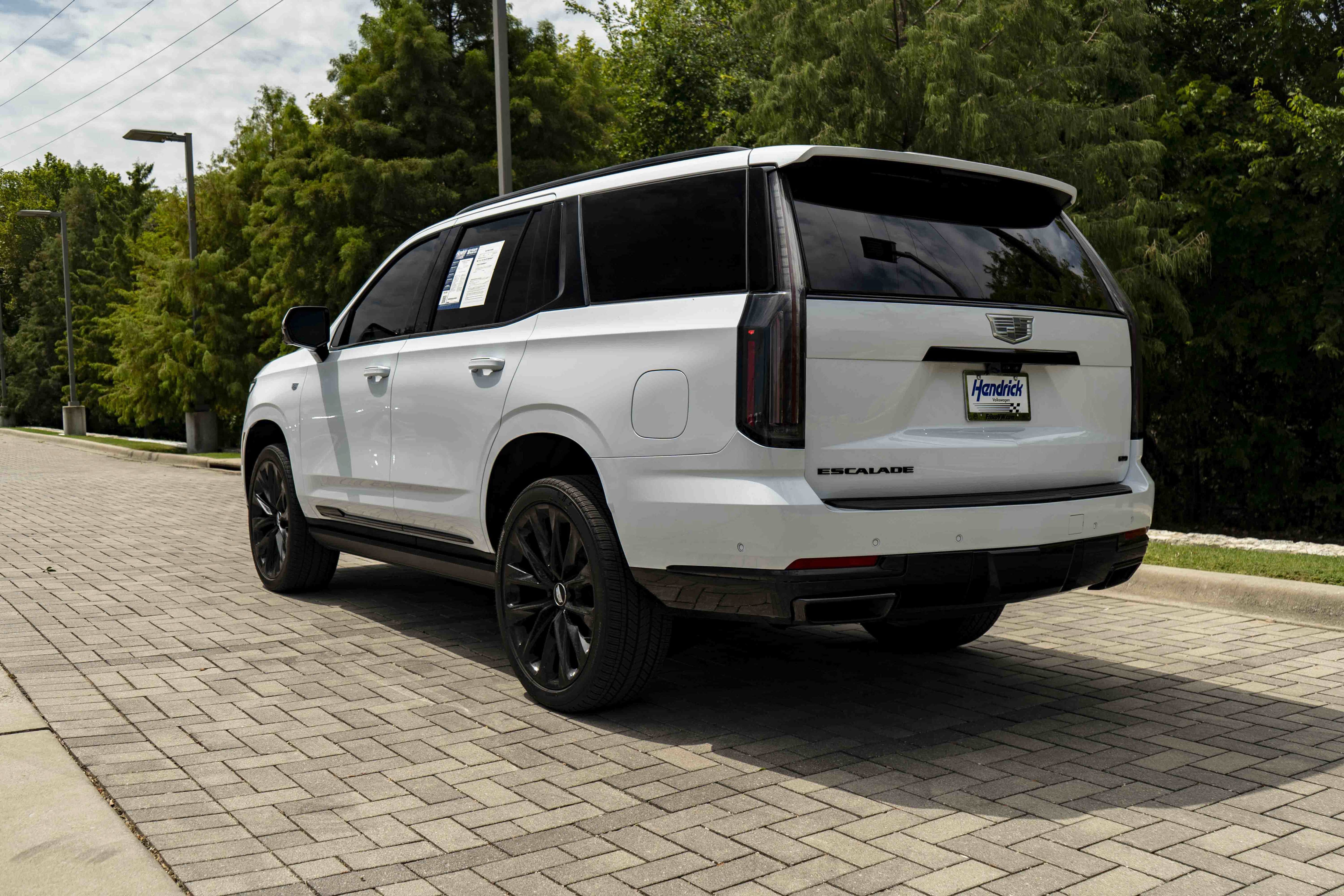 Used 2026 Cadillac Escalade Platinum Sport w/ LPO, ONYX Package AWD/4WD image 6