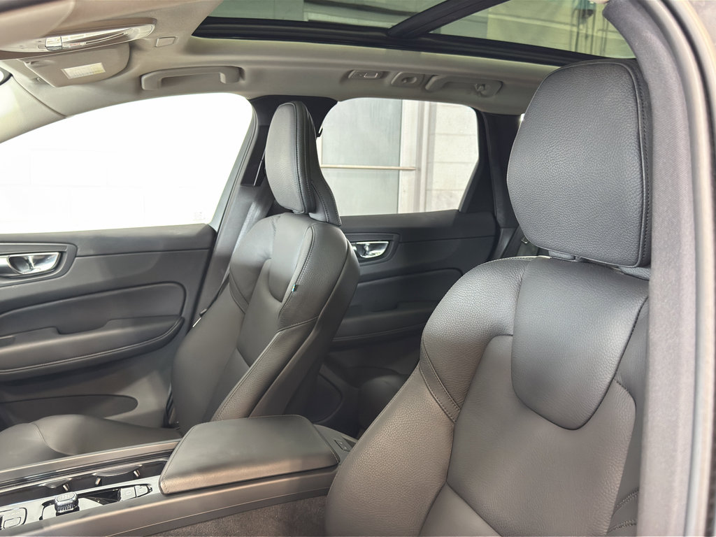 Used 2025 Volvo XC60 B5 Plus w/ Climate Package image 15