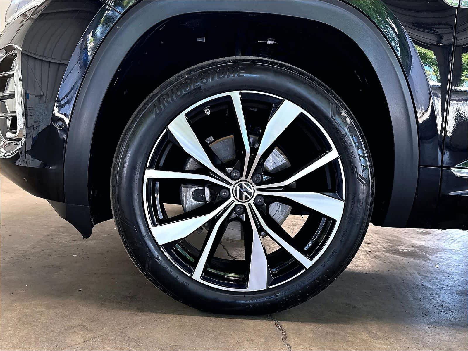 Used 2024 Volkswagen Atlas Cross Sport SEL Premium R-Line AWD/4WD image 36