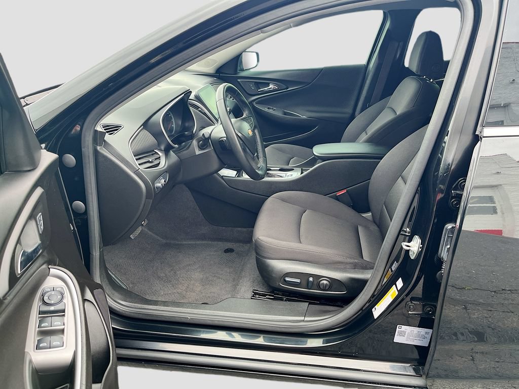 Used 2025 Chevrolet Malibu RS FWD image 20