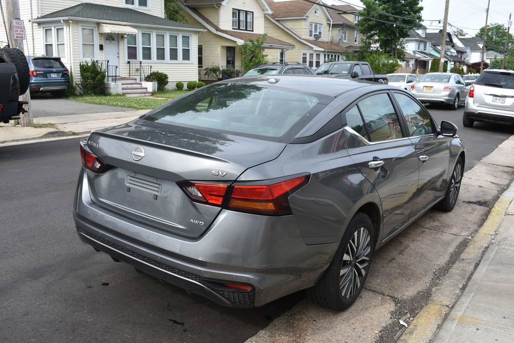 Used 2024 Nissan Altima 2.5 SV AWD/4WD image 6