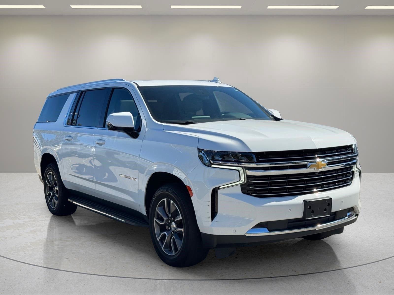 Used 2023 Chevrolet Suburban LT w/ Luxury Package AWD/4WD image 7