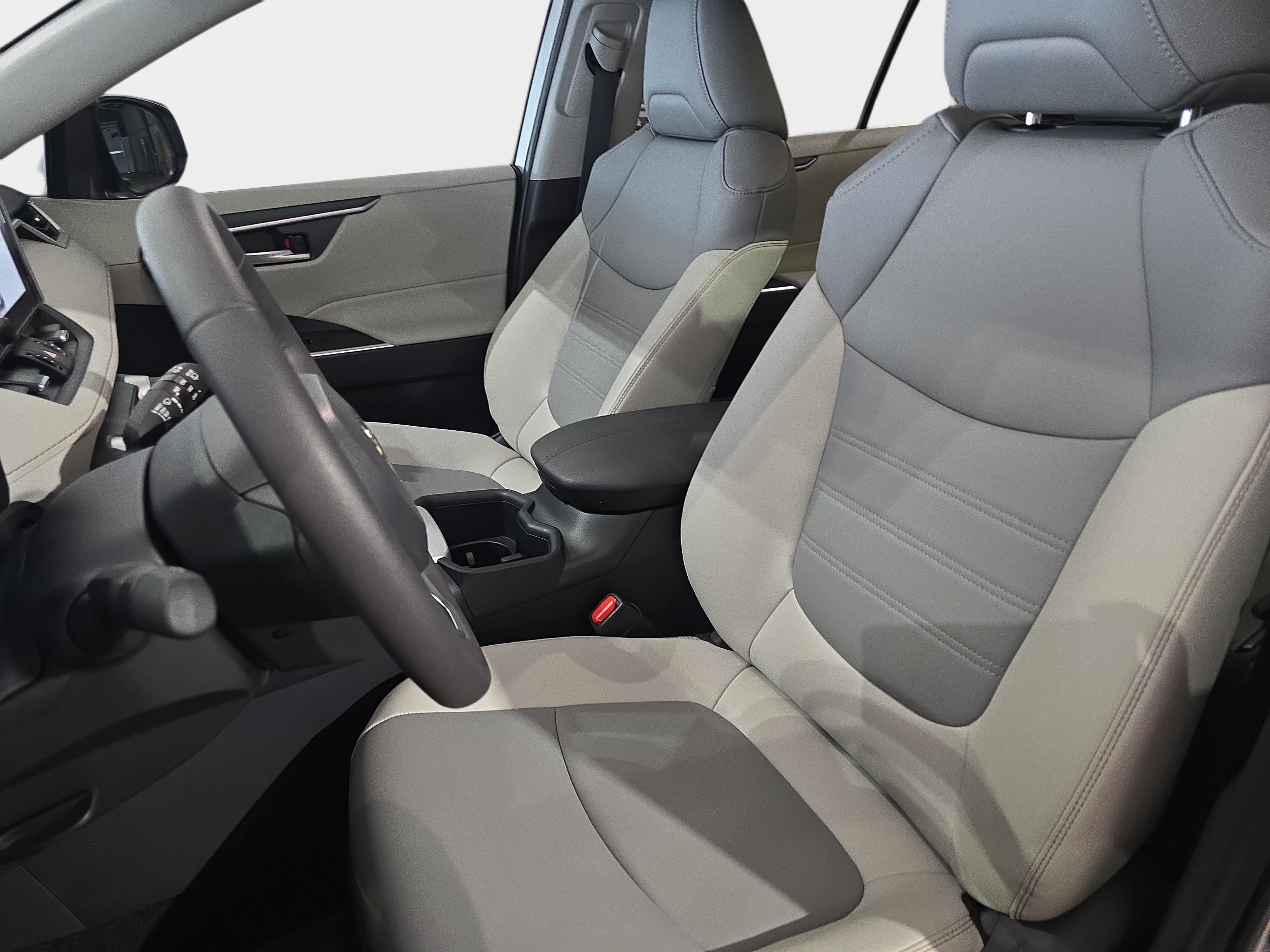 Used 2025 Toyota RAV4 XLE Premium AWD/4WD image 12