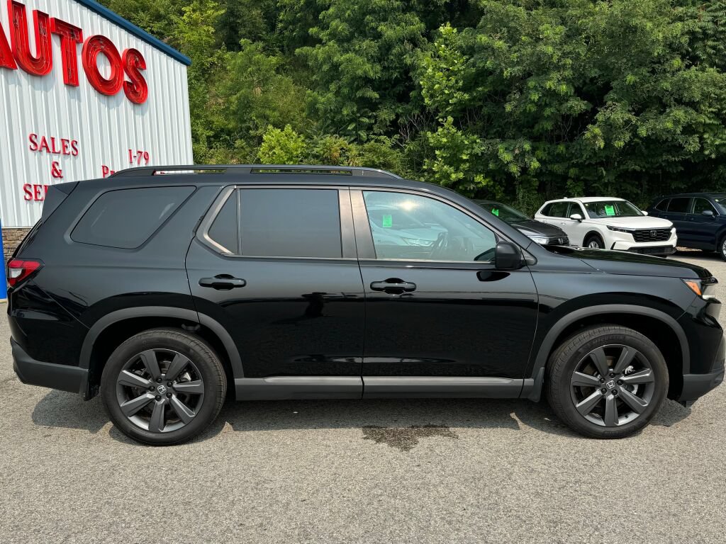 Used 2025 Honda Pilot Sport image 5
