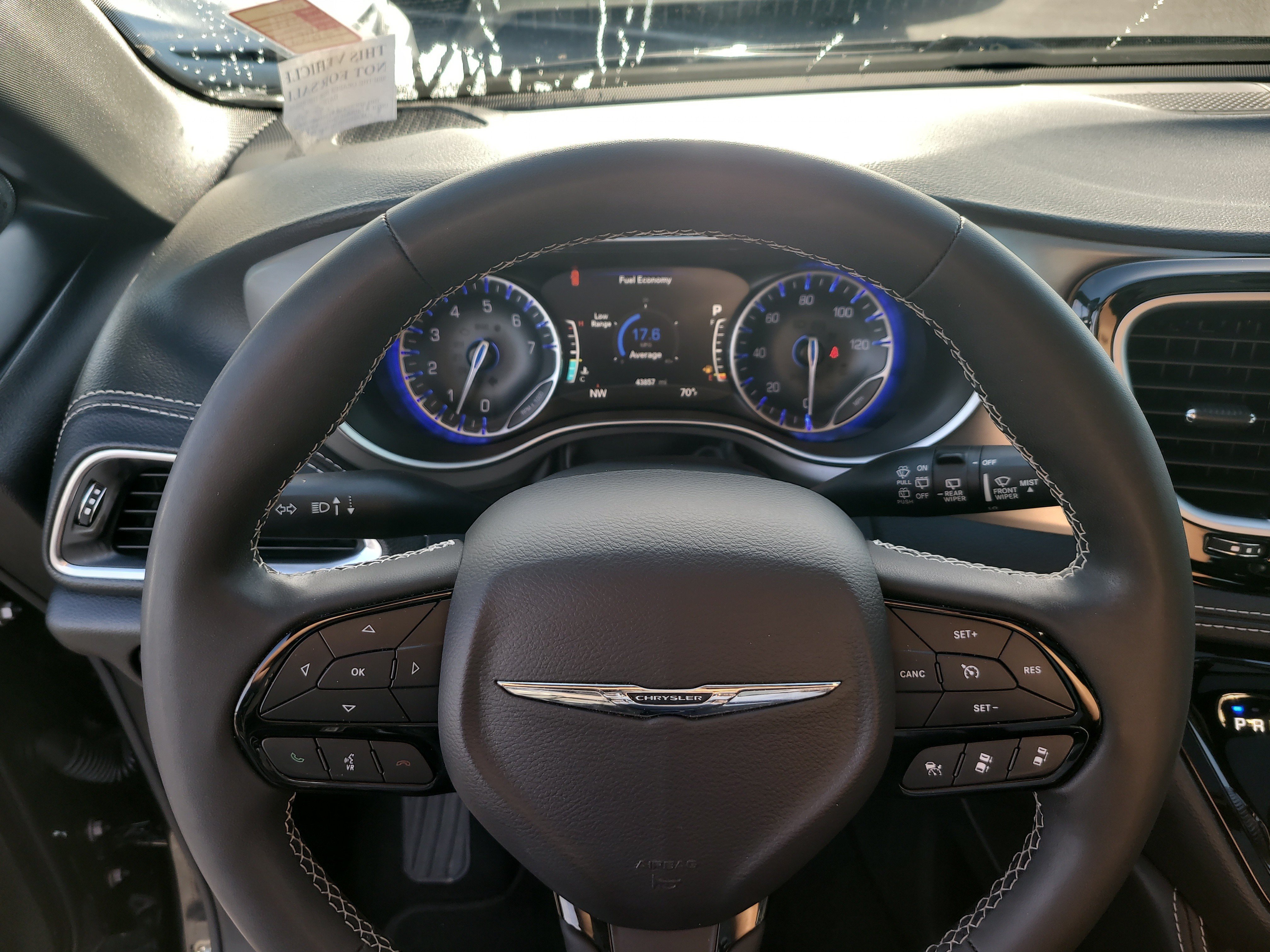 Used 2024 Chrysler Pacifica Limited w/ Uconnect Theater Family Group FWD image 28