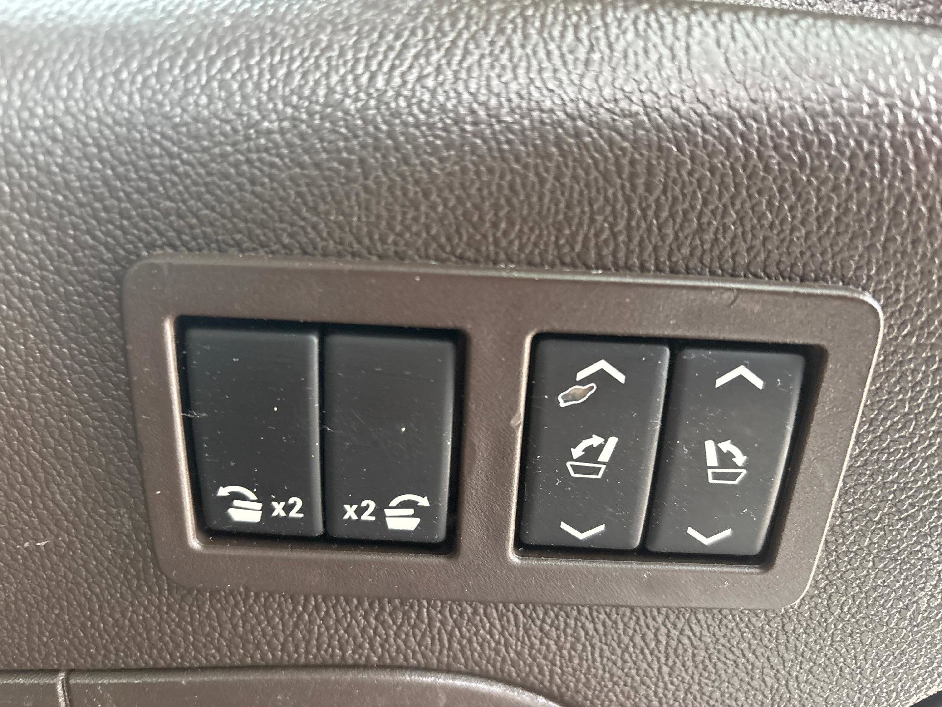 Used 2020 GMC Yukon XL Denali w/ Denali Premium Package image 9