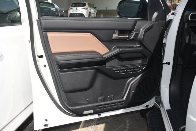 Used 2025 Toyota 4Runner Limited AWD/4WD image 5
