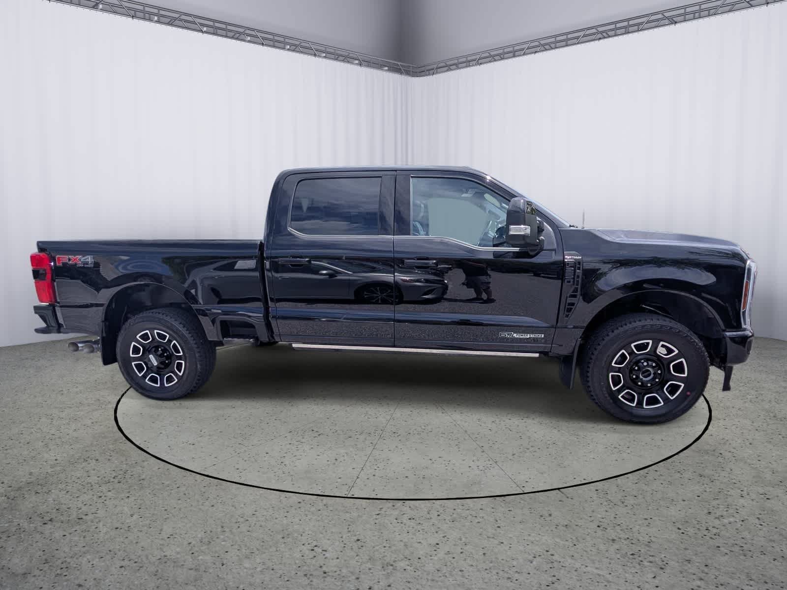 Used 2025 Ford F250 Platinum AWD/4WD image 2