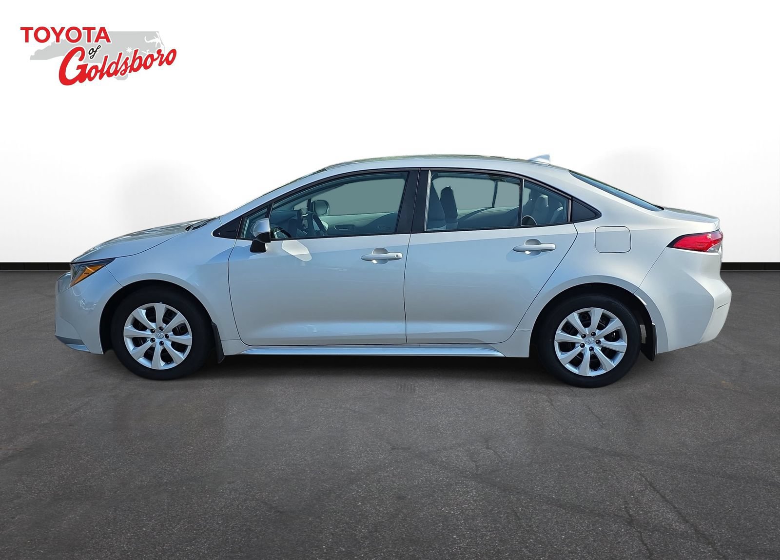 Used 2025 Toyota Corolla LE FWD image 8