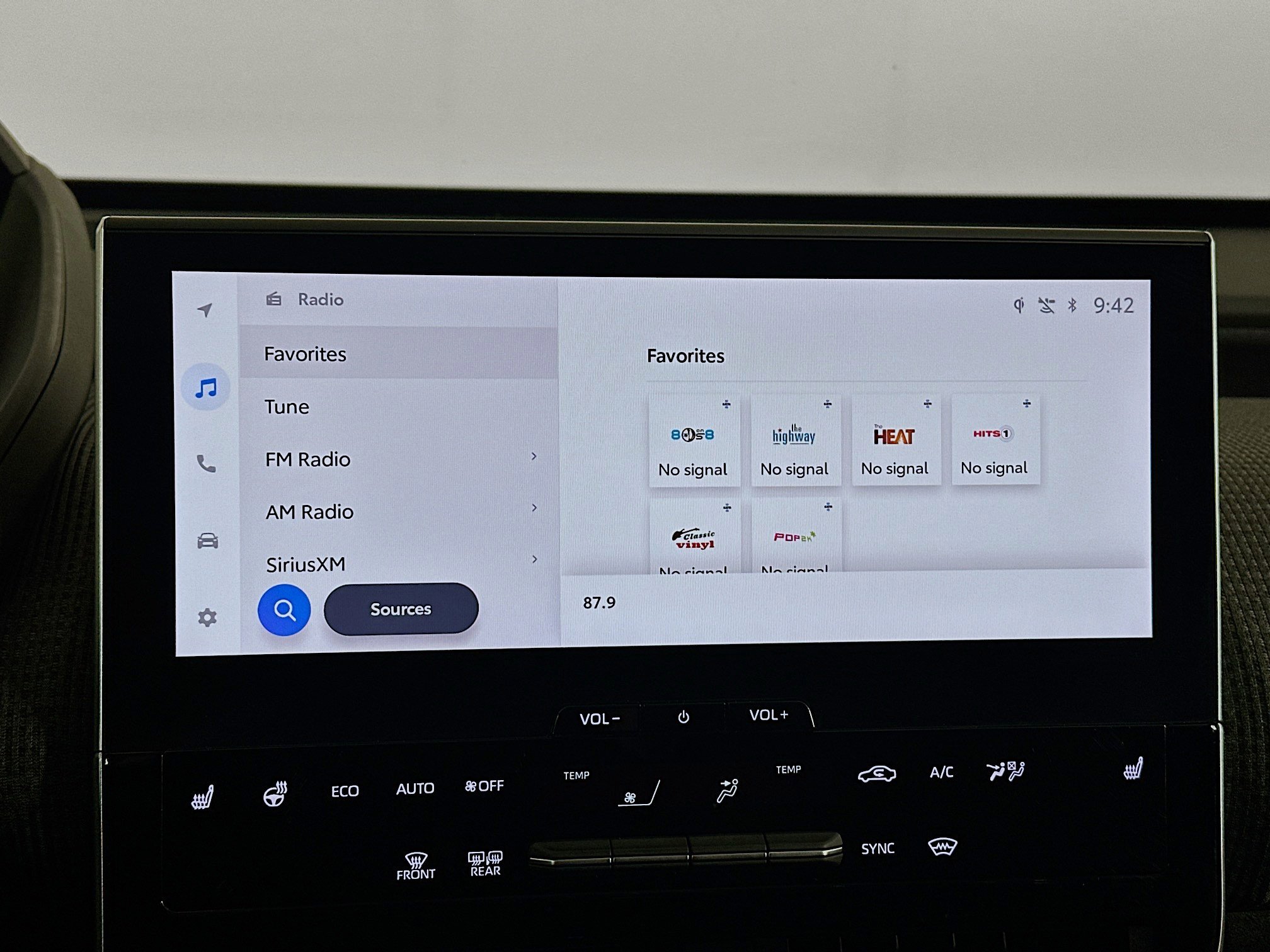 Used 2024 Toyota bZ4X XLE w/ Weather Package image 19