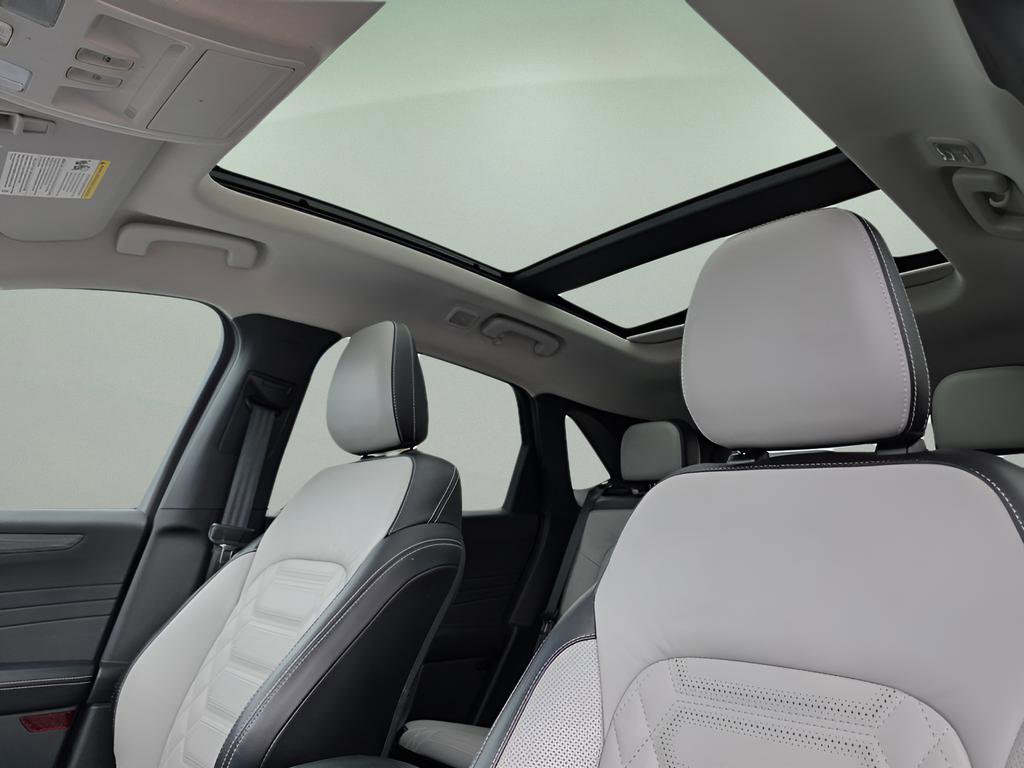 Used 2023 Ford Escape Platinum w/ Premium Technology Package FWD image 21