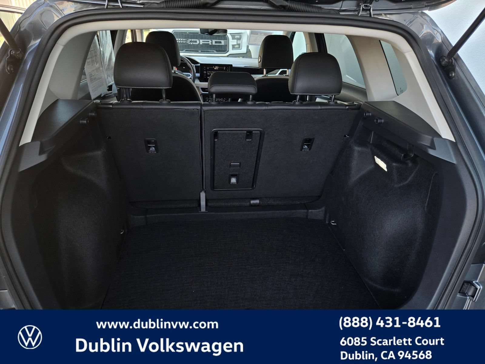 Certified 2025 Volkswagen Taos SE w/ Panoramic Sunroof Package FWD image 24