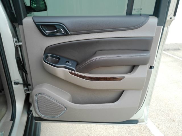 Used 2016 Chevrolet Suburban LT RWD image 23