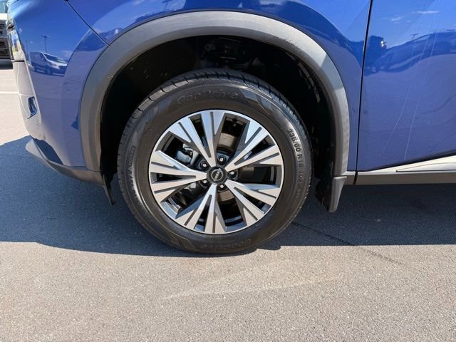 Certified 2023 Nissan Rogue SV image 9