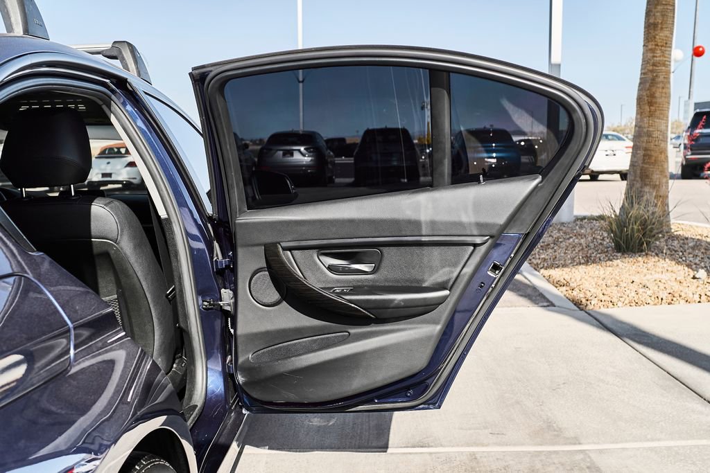 Used 2018 BMW 320i Sedan image 12