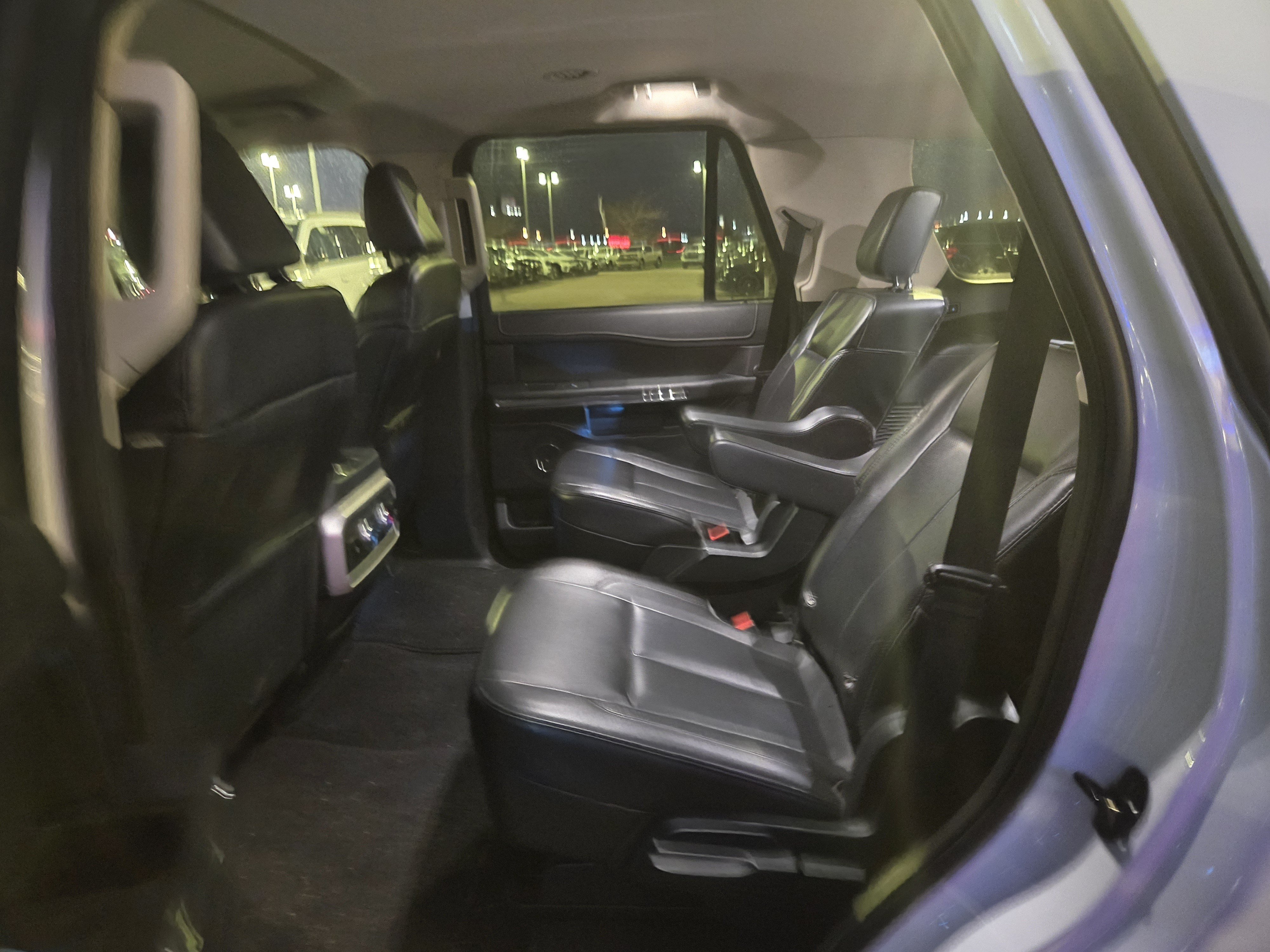 Used 2024 Ford Expedition XLT AWD/4WD image 9