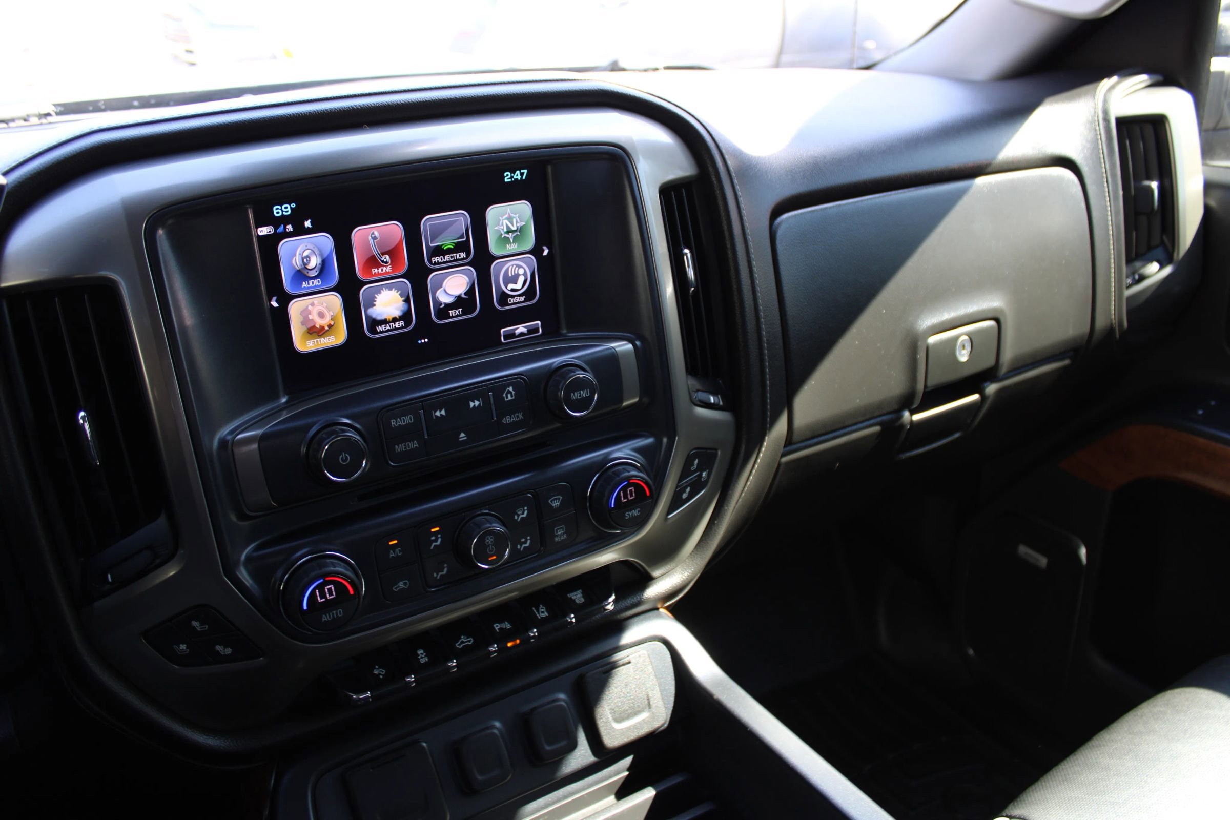 Used 2019 Chevrolet Silverado 2500 High Country w/ Duramax Plus Package image 11