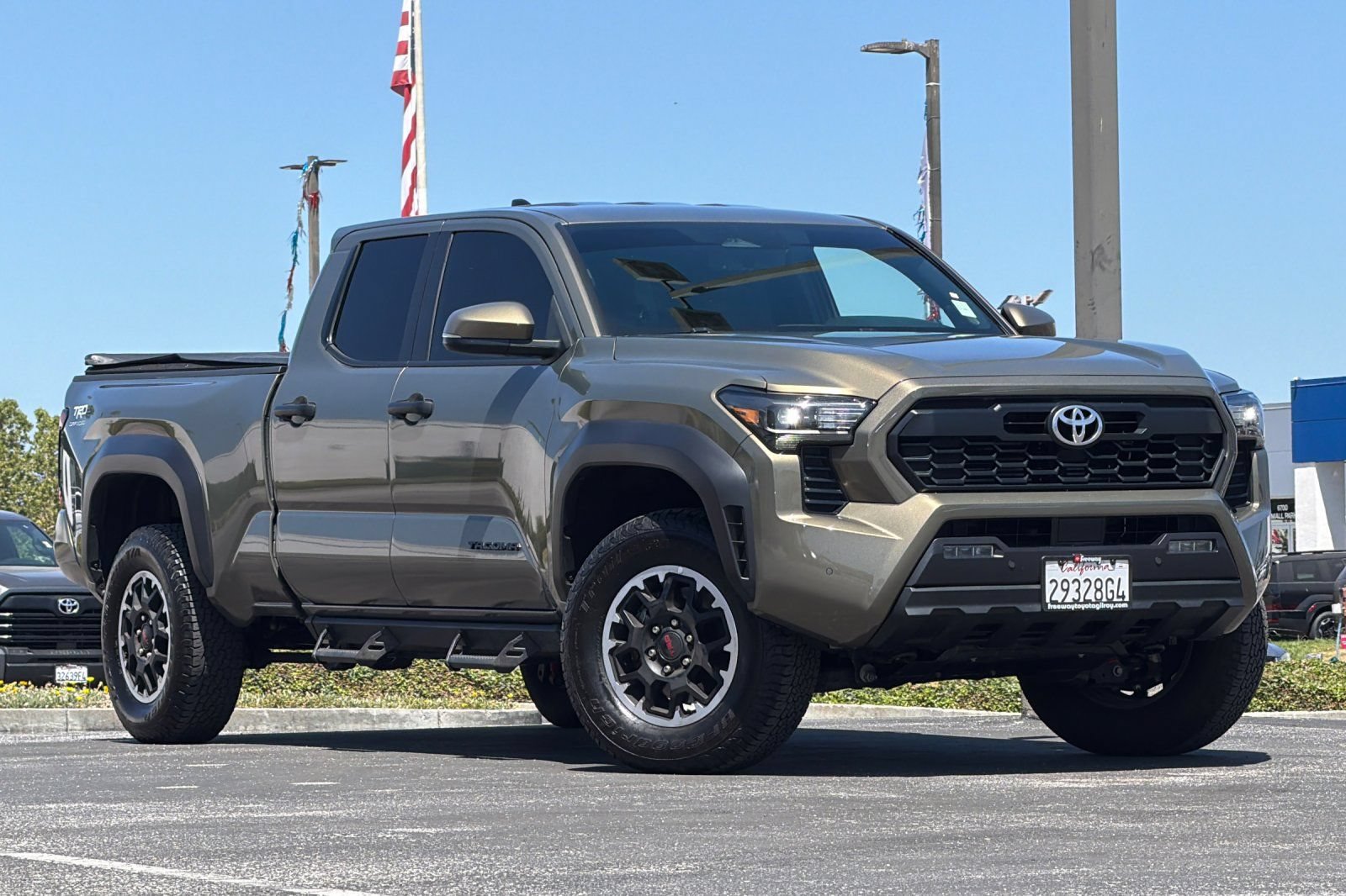 Used 2025 Toyota Tacoma TRD Off-Road w/ TRD Off Road Upgrade Package AWD/4WD image 2
