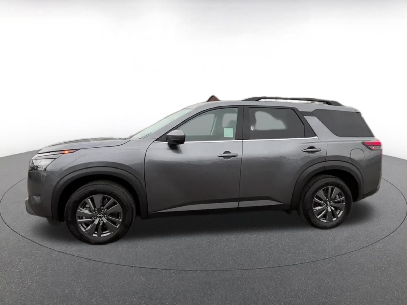 Used 2025 Nissan Pathfinder SV FWD image 9