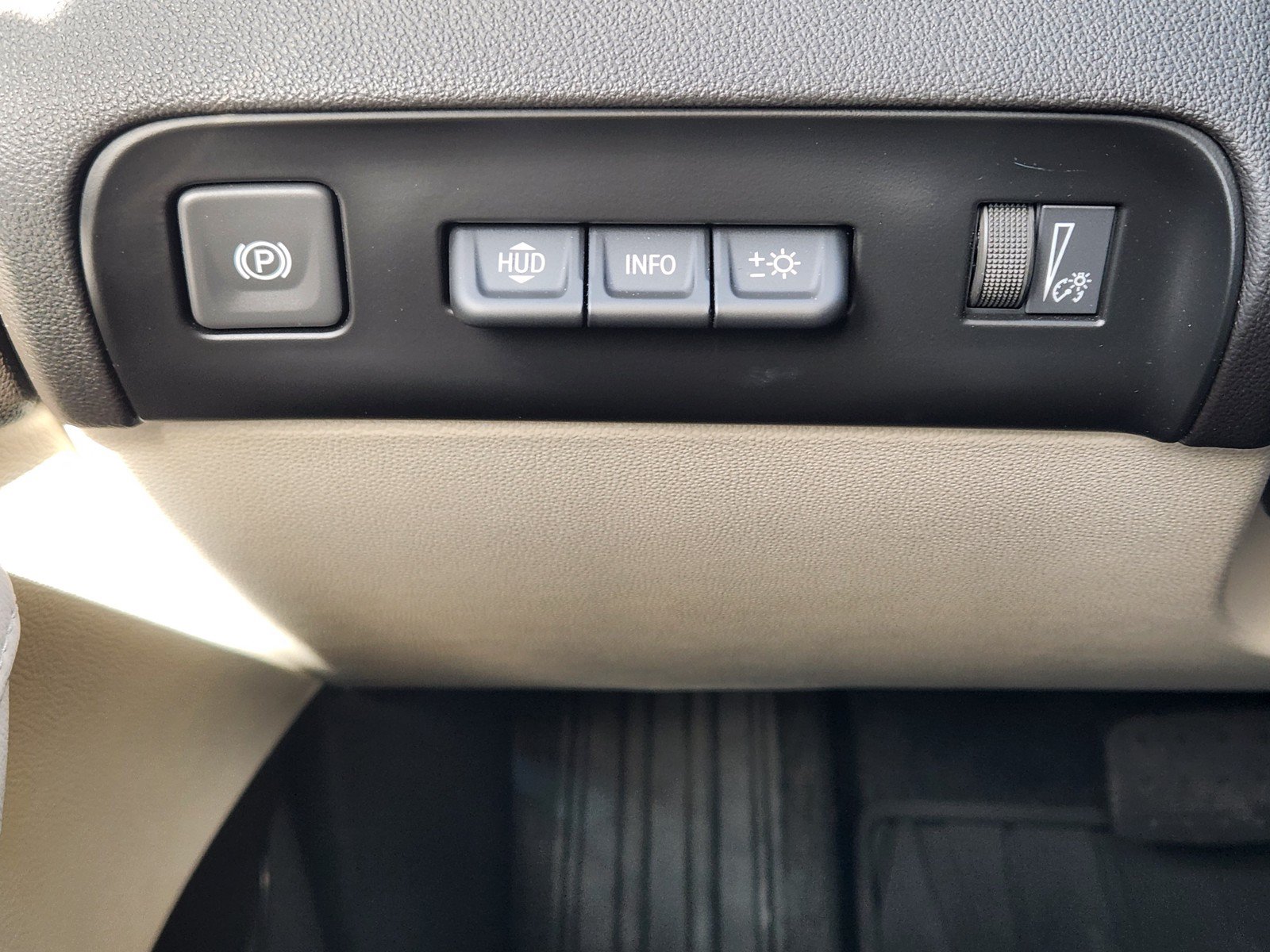 Used 2023 Buick Enclave Avenir w/ Avenir Technology Package FWD image 20