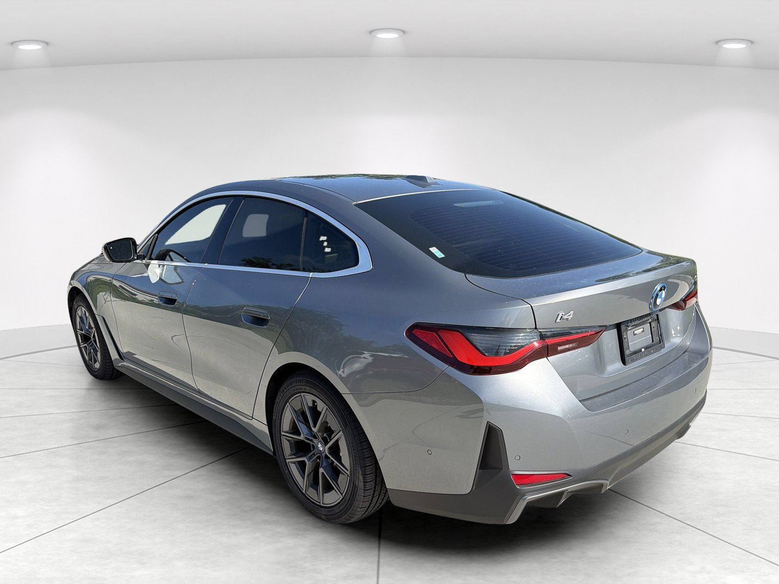 Used 2023 BMW i4 eDrive35 w/ Premium Package RWD image 6