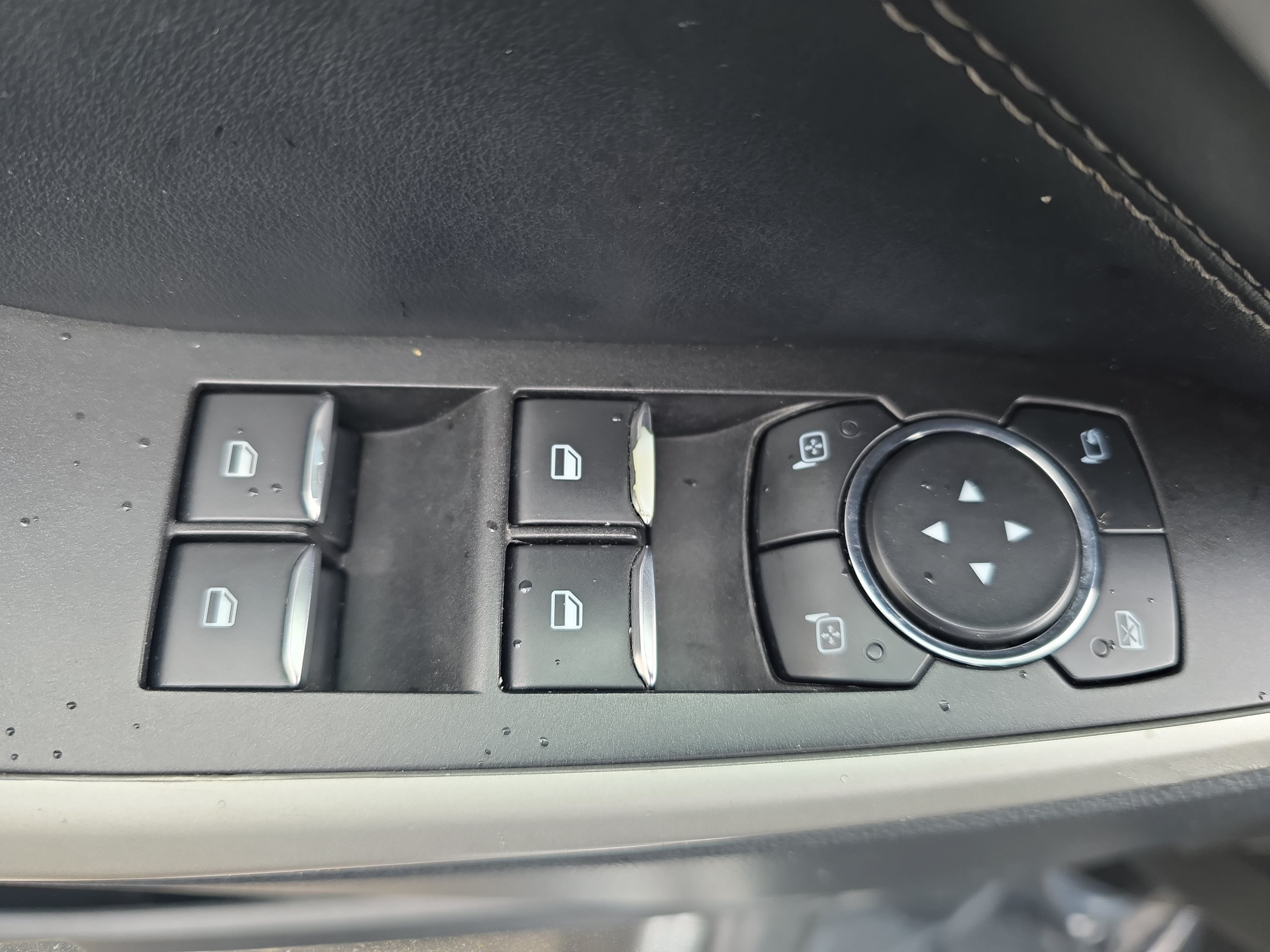 Used 2022 Ford Explorer Limited w/ Equipment Group 301A AWD/4WD image 30