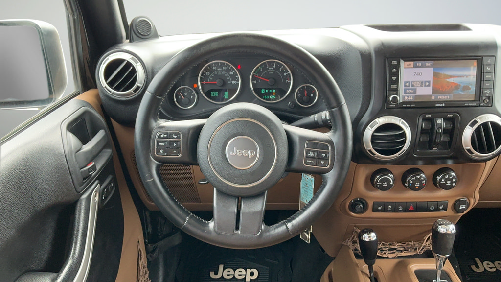 Used 2012 Jeep Wrangler Unlimited Sahara w/ Connectivity Group AWD/4WD image 9