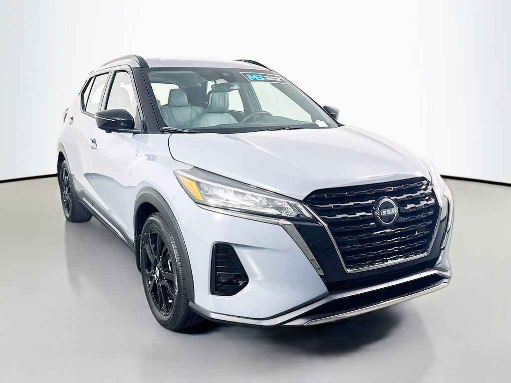 Used 2022 Nissan Kicks SR w/ Premium Package FWD image 3