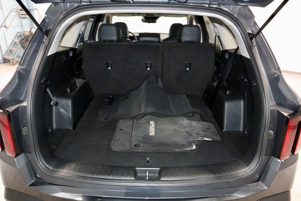 Used 2025 Kia Sorento S image 15