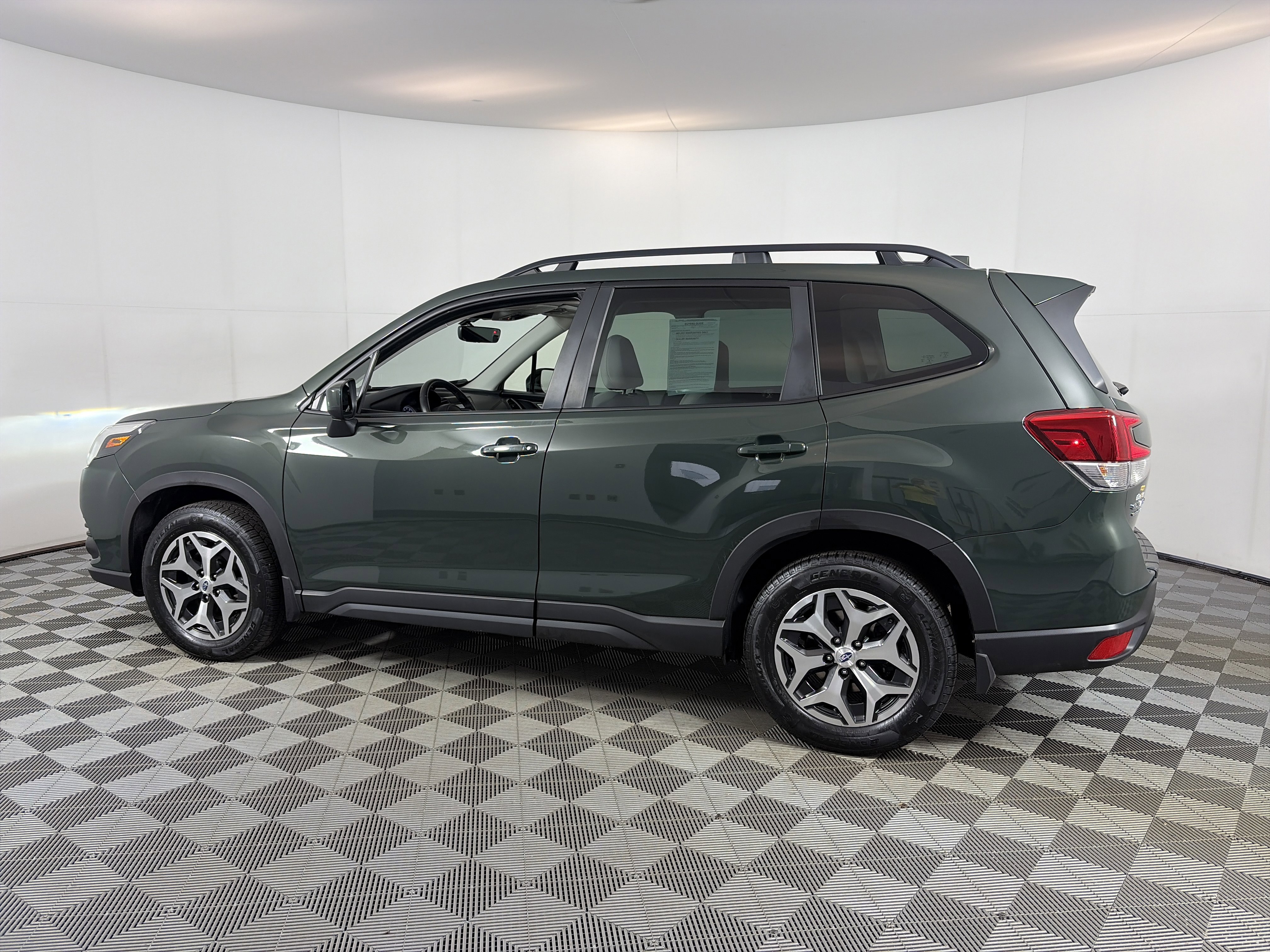 Certified 2023 Subaru Forester Premium AWD/4WD image 8