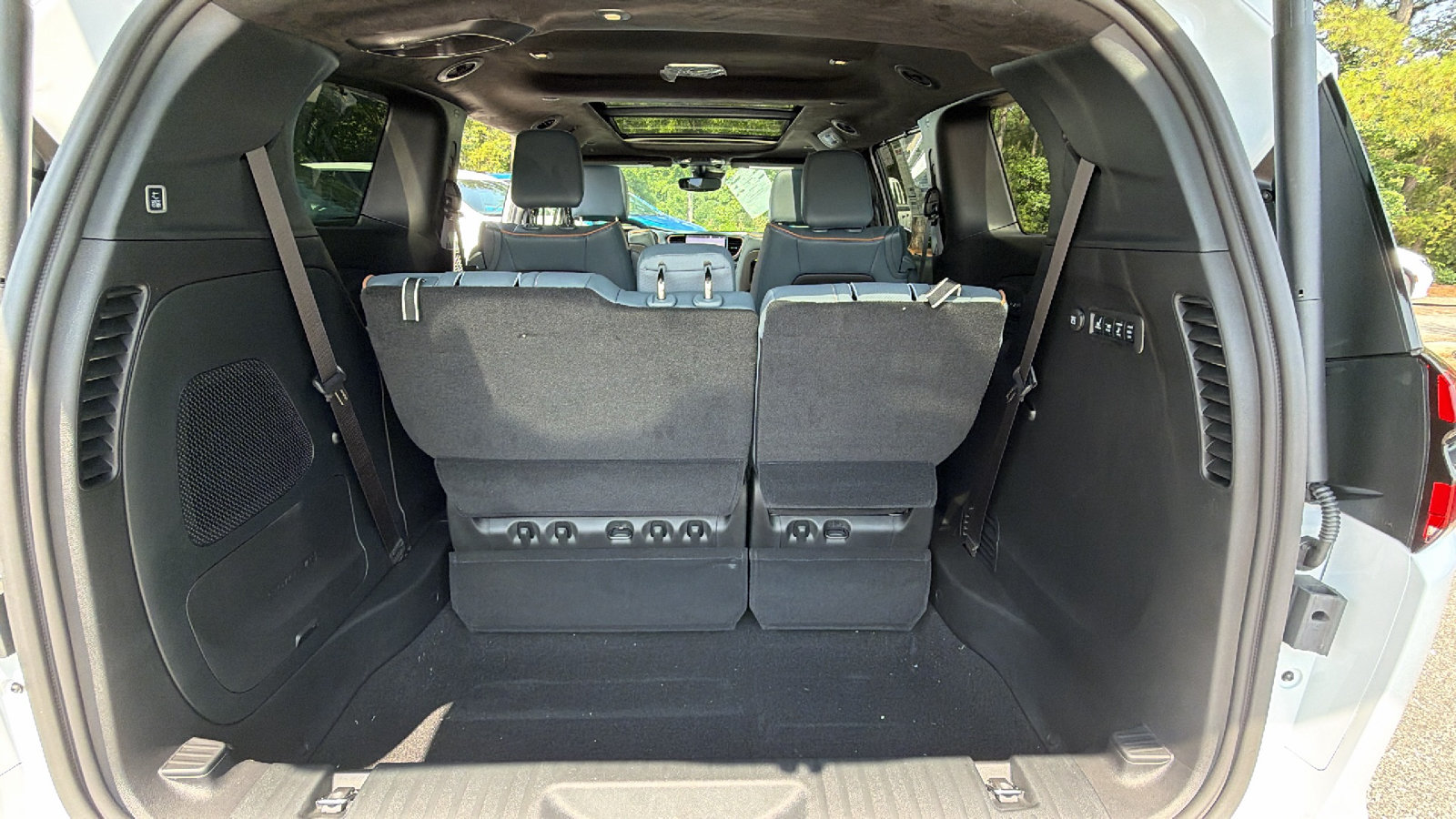 New 2027 Chrysler Pacifica Pinnacle FWD image 13