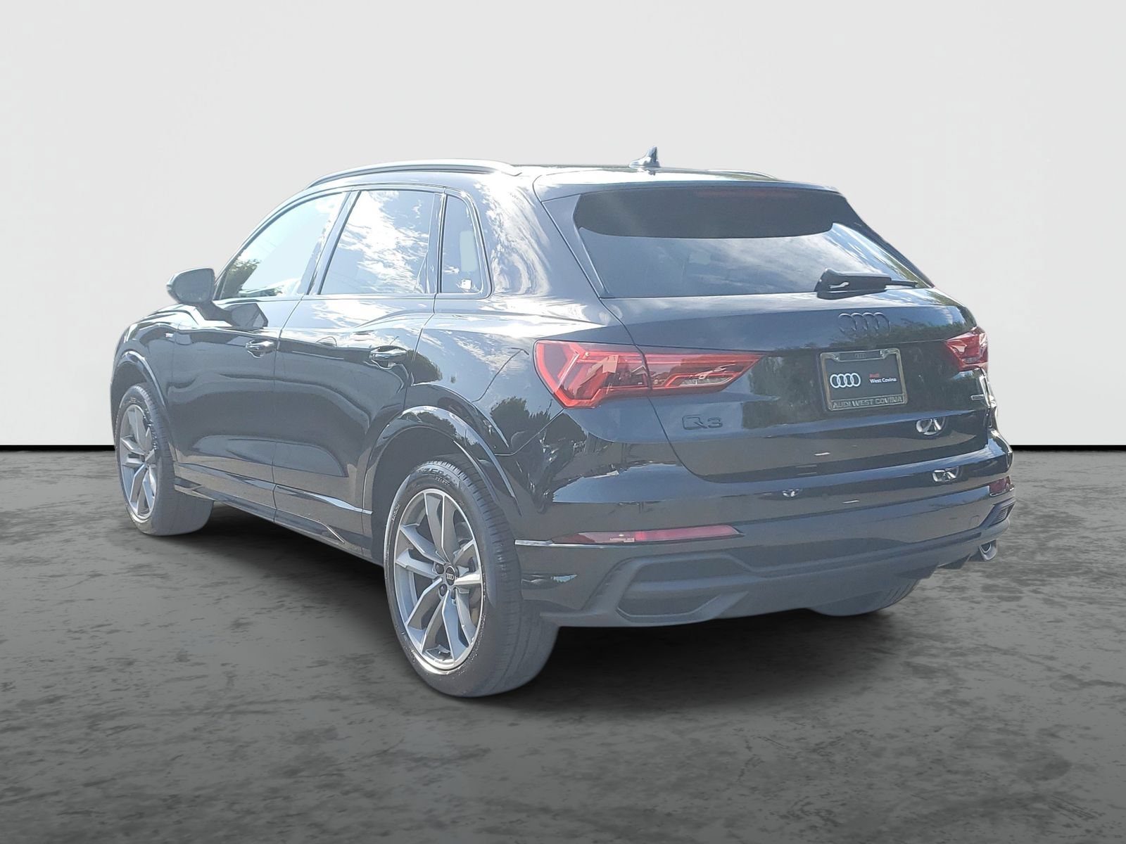 Used 2025 Audi Q3 2.0T Premium w/ Convenience Package AWD/4WD image 3