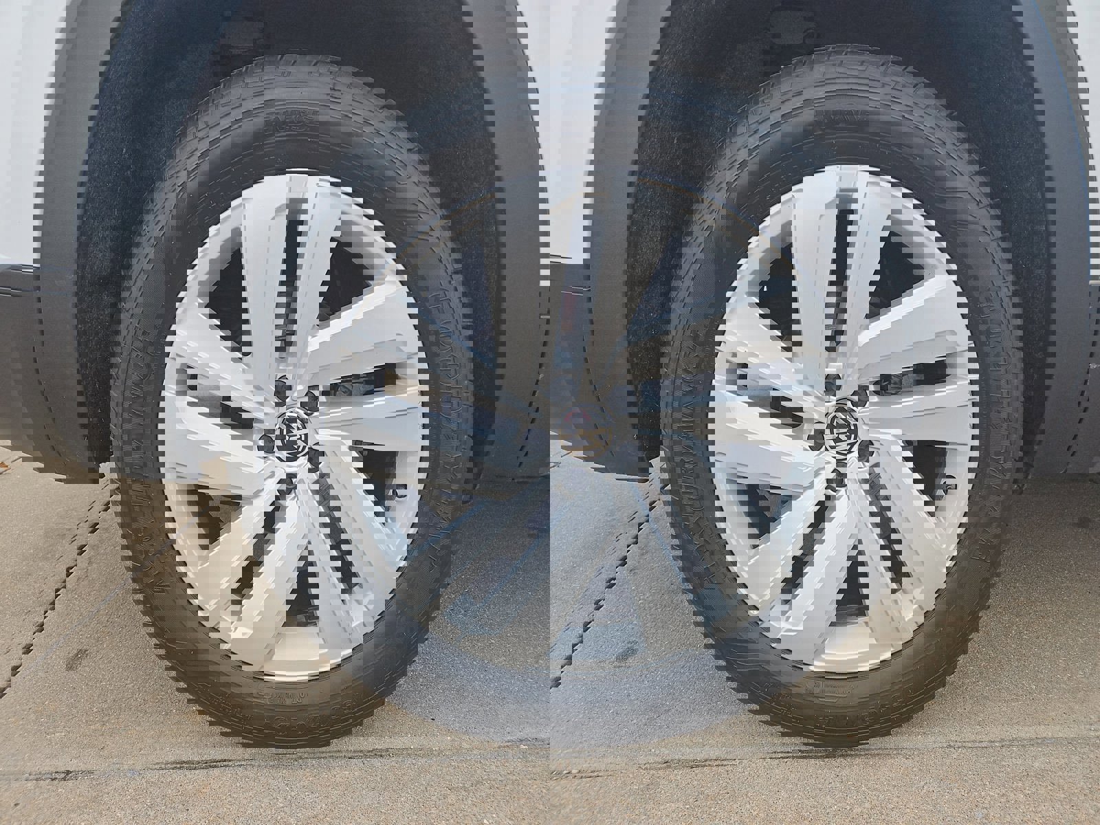 Used 2020 Volkswagen Atlas Cross Sport SE w/ Towing Package AWD/4WD image 5