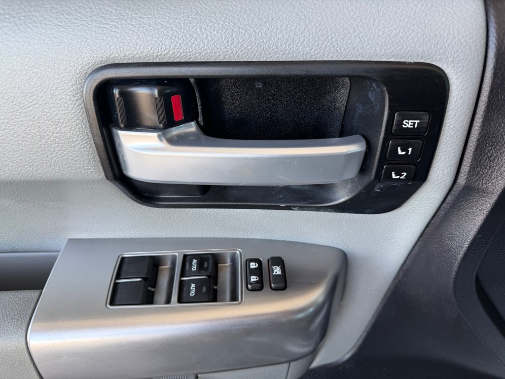 Used 2018 Toyota Sequoia Limited w/ Safety & Convenience Package AWD/4WD image 19