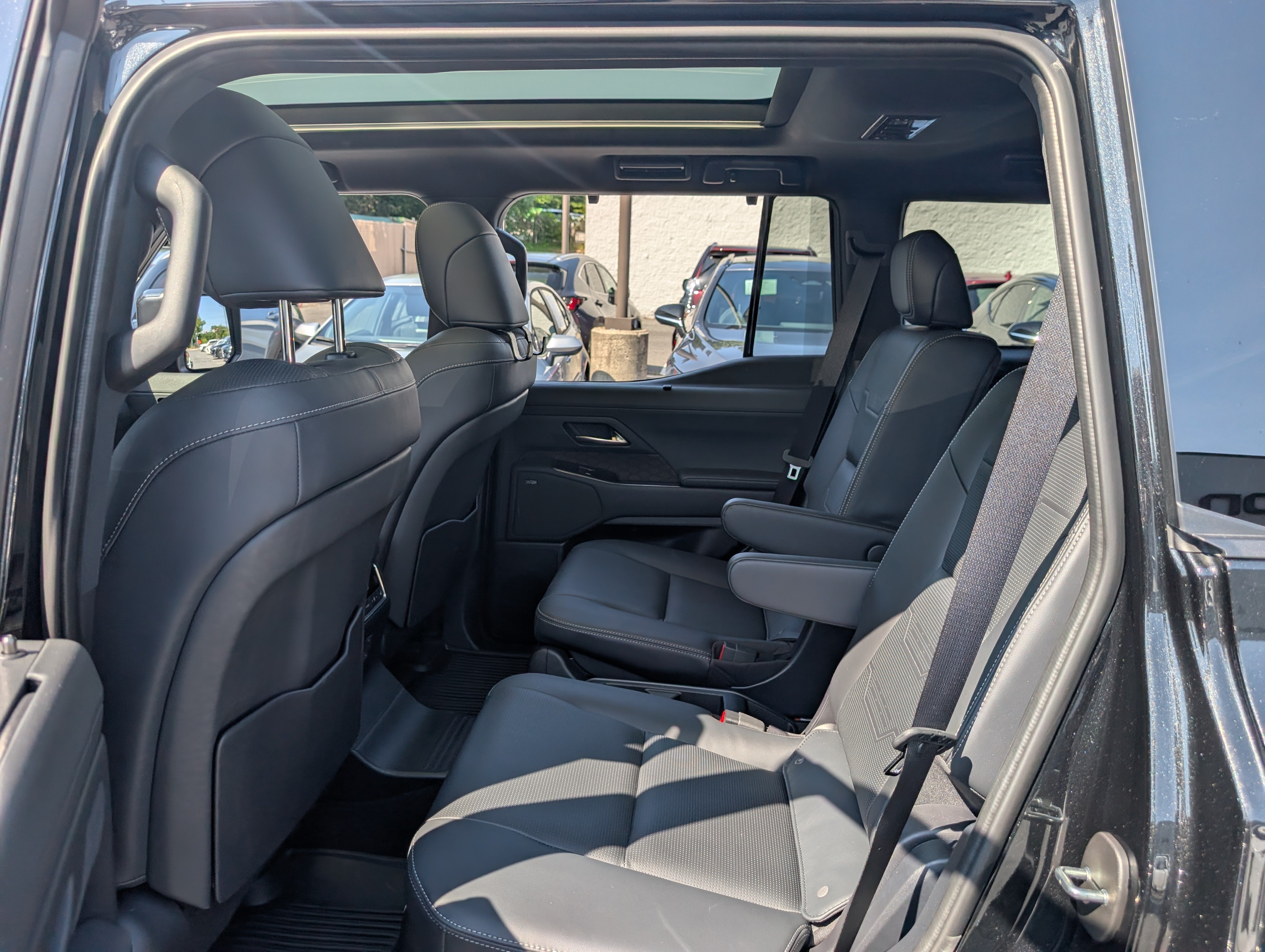 Used 2025 Lexus GX 550 w/ Accessory Package (2T) AWD/4WD image 16