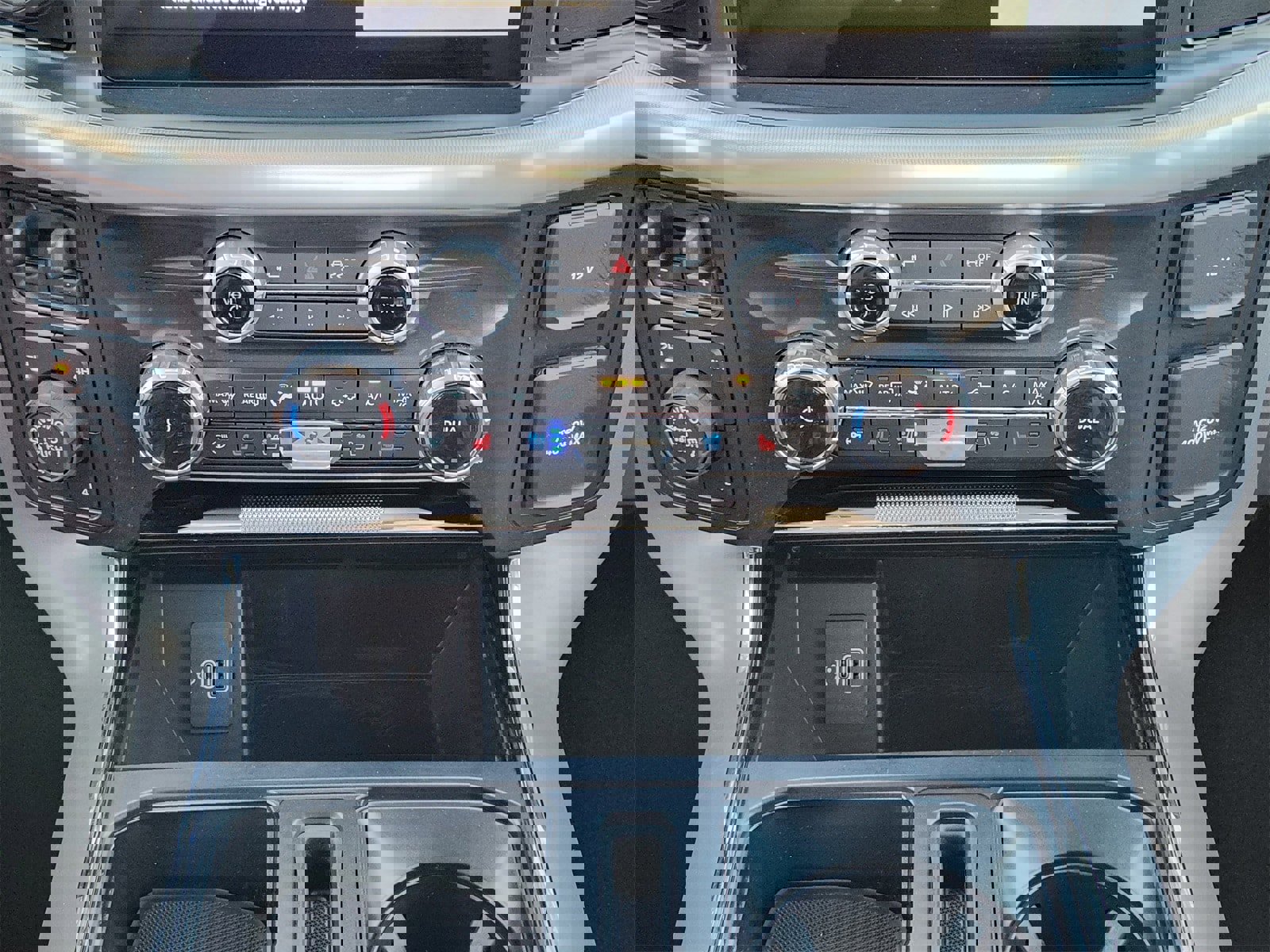 Used 2025 Ford F150 Lariat w/ Equipment Group 501A Mid image 27