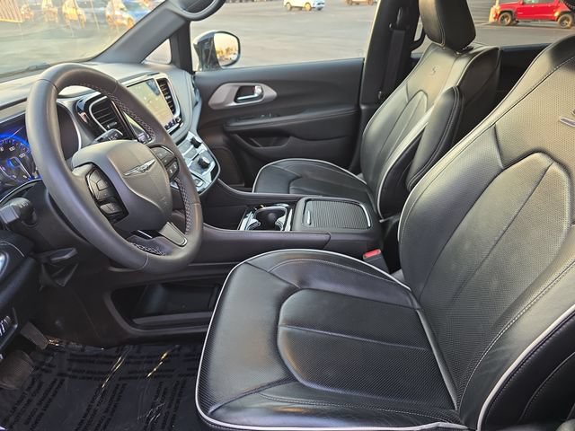 Used 2025 Chrysler Pacifica Limited FWD image 13