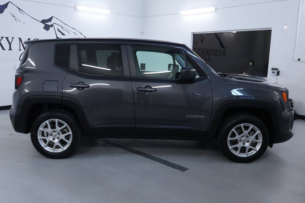 Used 2023 Jeep Renegade Latitude AWD/4WD image 8