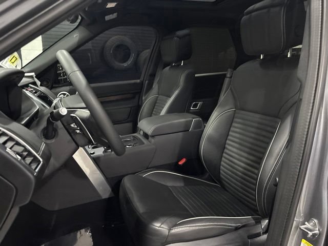 Used 2024 Land Rover Discovery Dynamic SE AWD/4WD image 12
