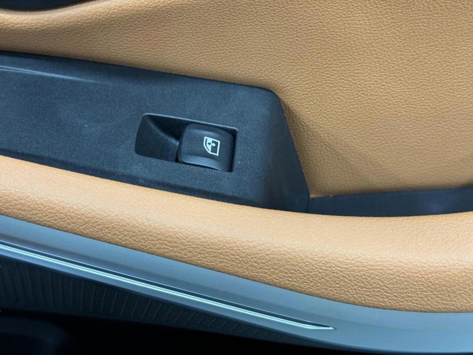 Used 2025 BMW 330i xDrive Sedan w/ Premium Package image 22