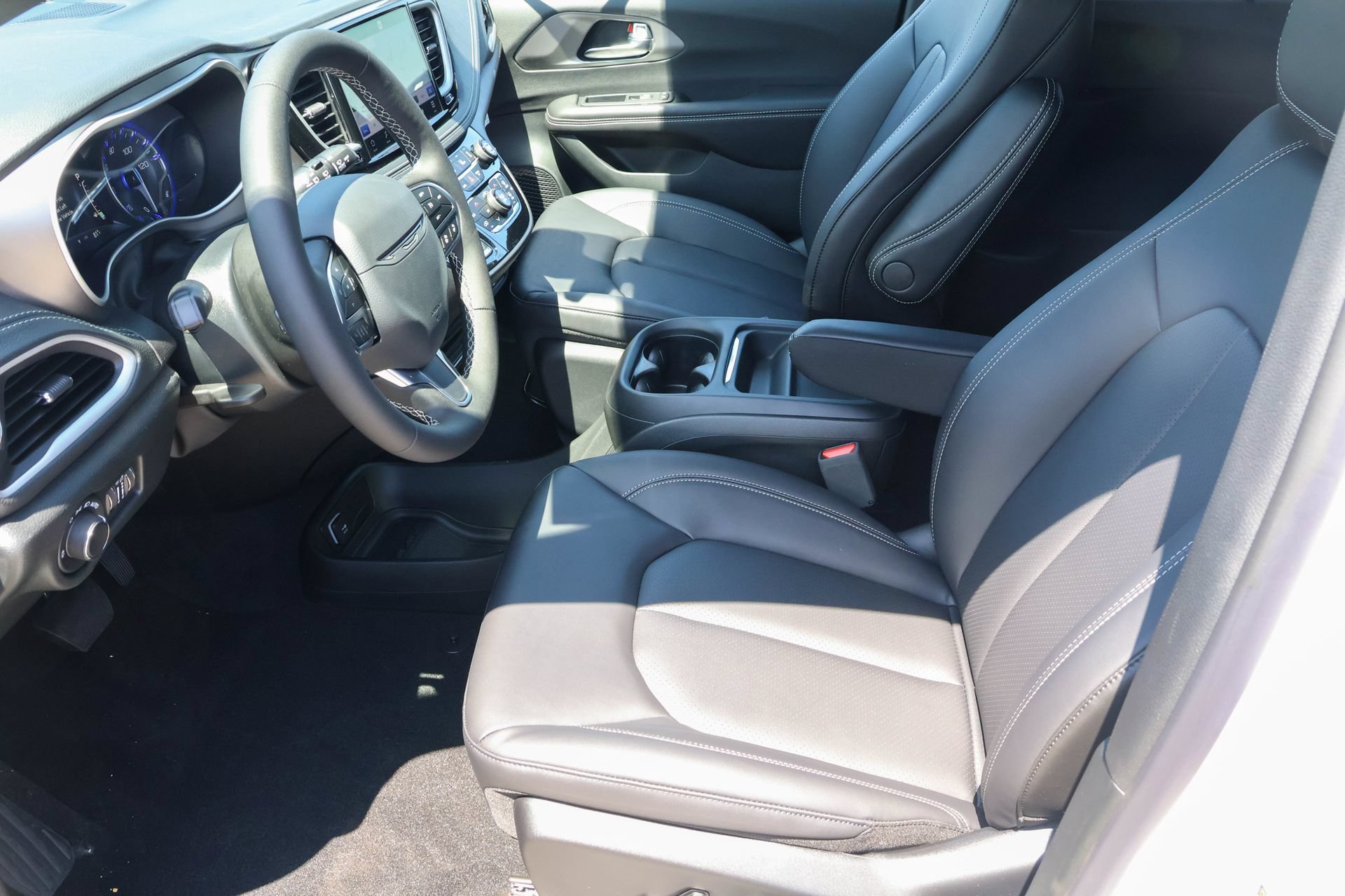 New 2027 Chrysler Pacifica Select FWD image 6