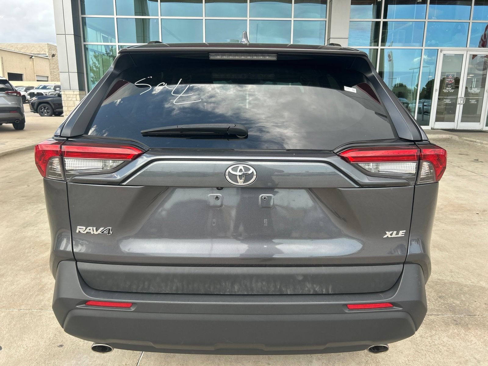 Used 2025 Toyota RAV4 XLE FWD image 11