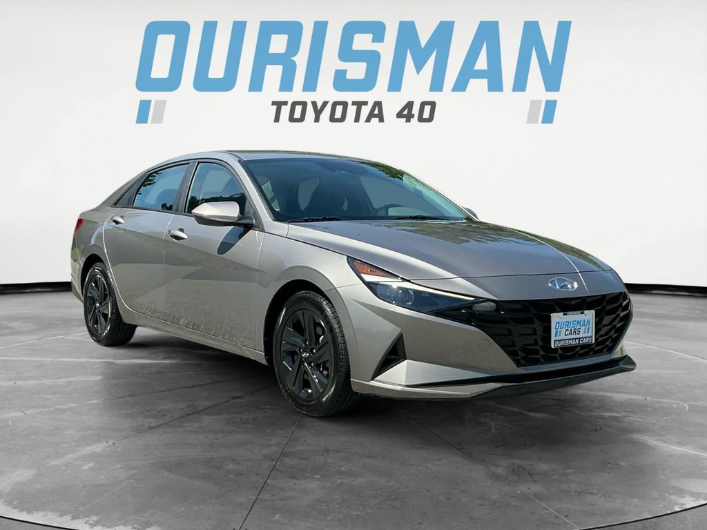 Used 2023 Hyundai Elantra SEL w/ Preferred Accessory Package