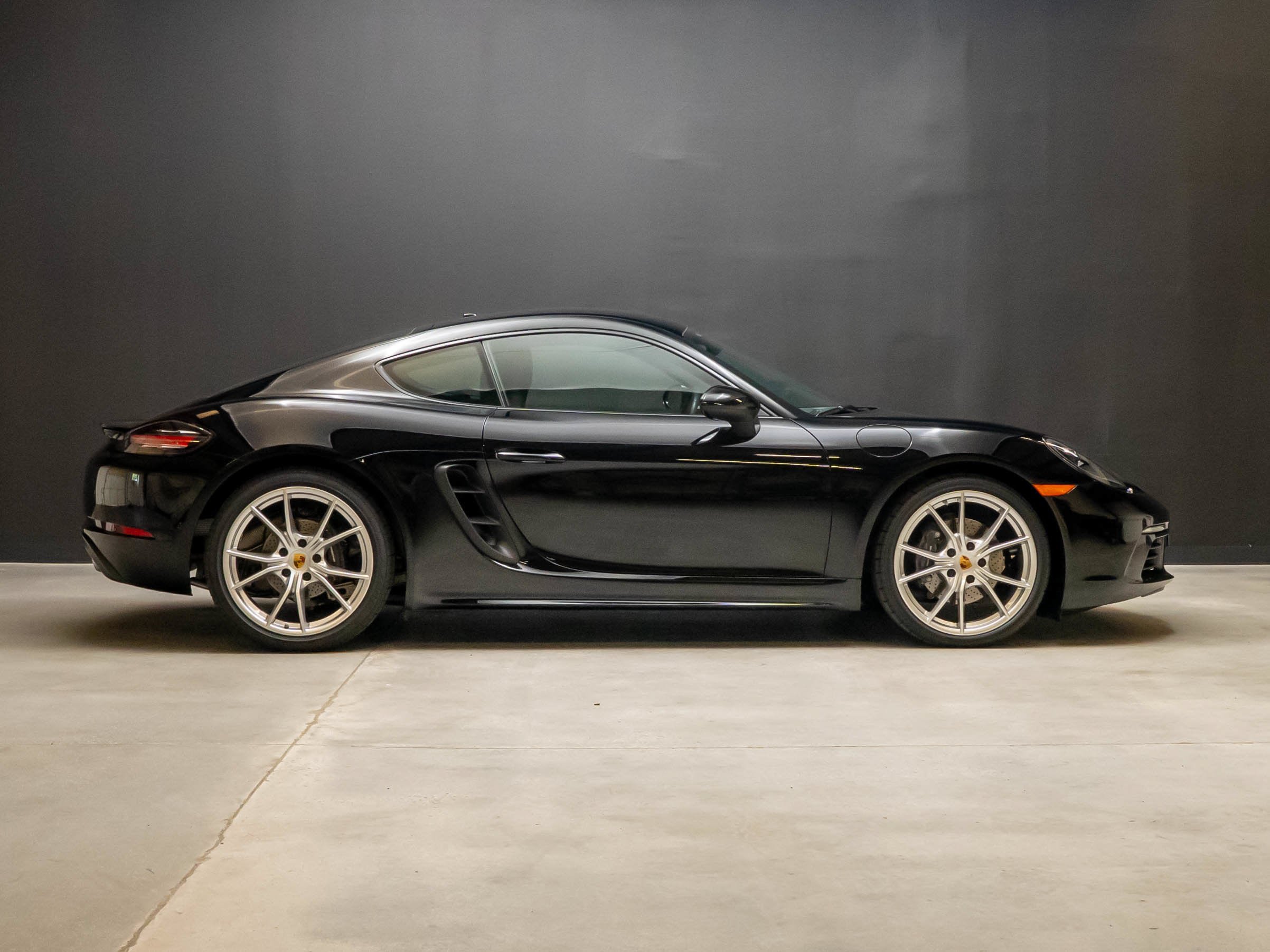 Certified 2018 Porsche 718 Cayman RWD image 8