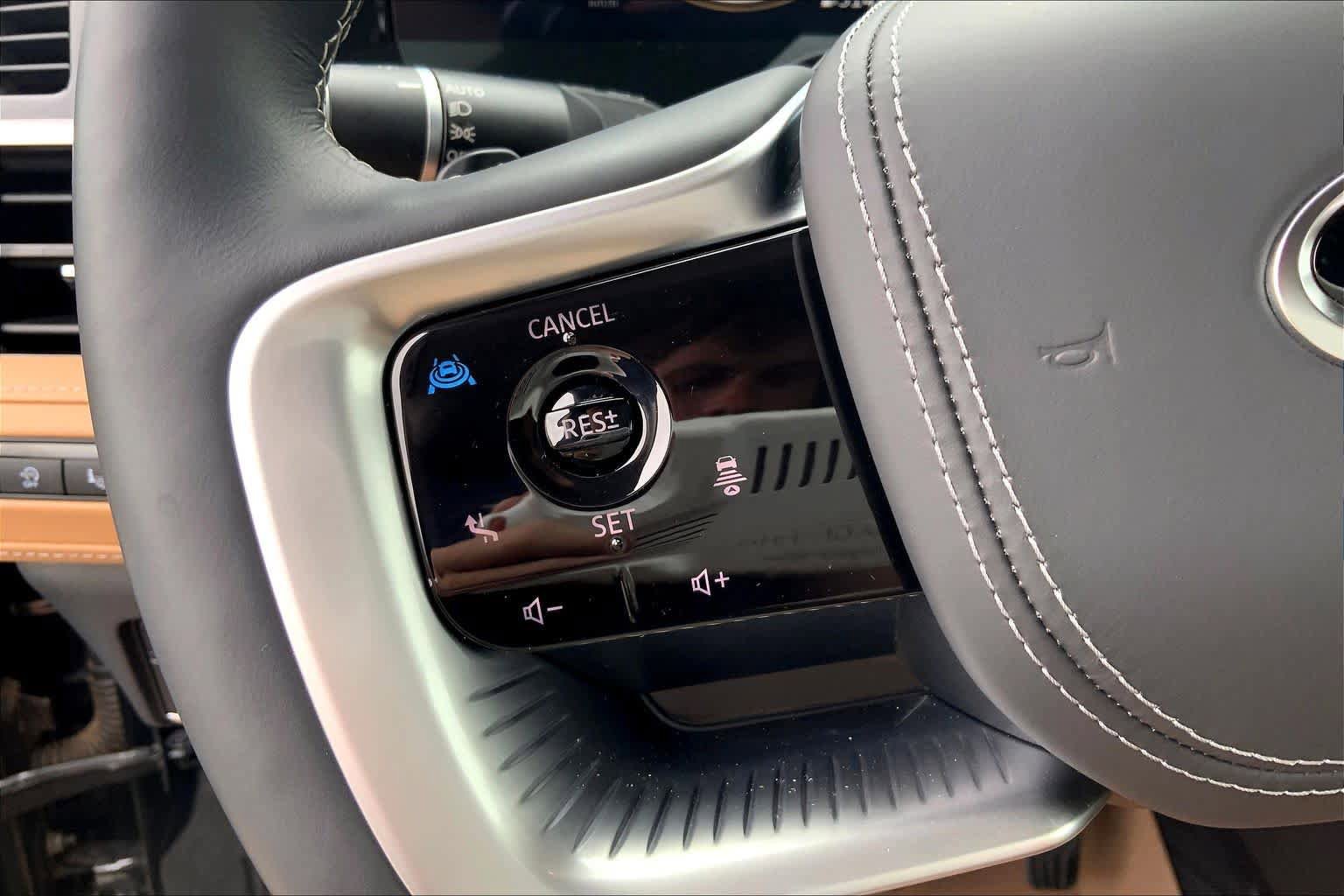 Used 2025 INFINITI QX80 Sensory AWD/4WD image 24