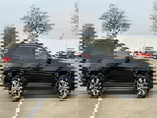 Used 2023 Toyota RAV4 XLE Premium image 3