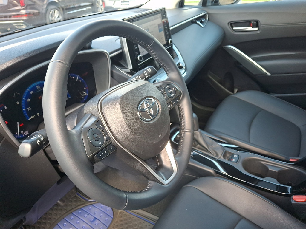 Used 2022 Toyota Corolla Cross XLE w/ Convenience Package AWD/4WD image 29