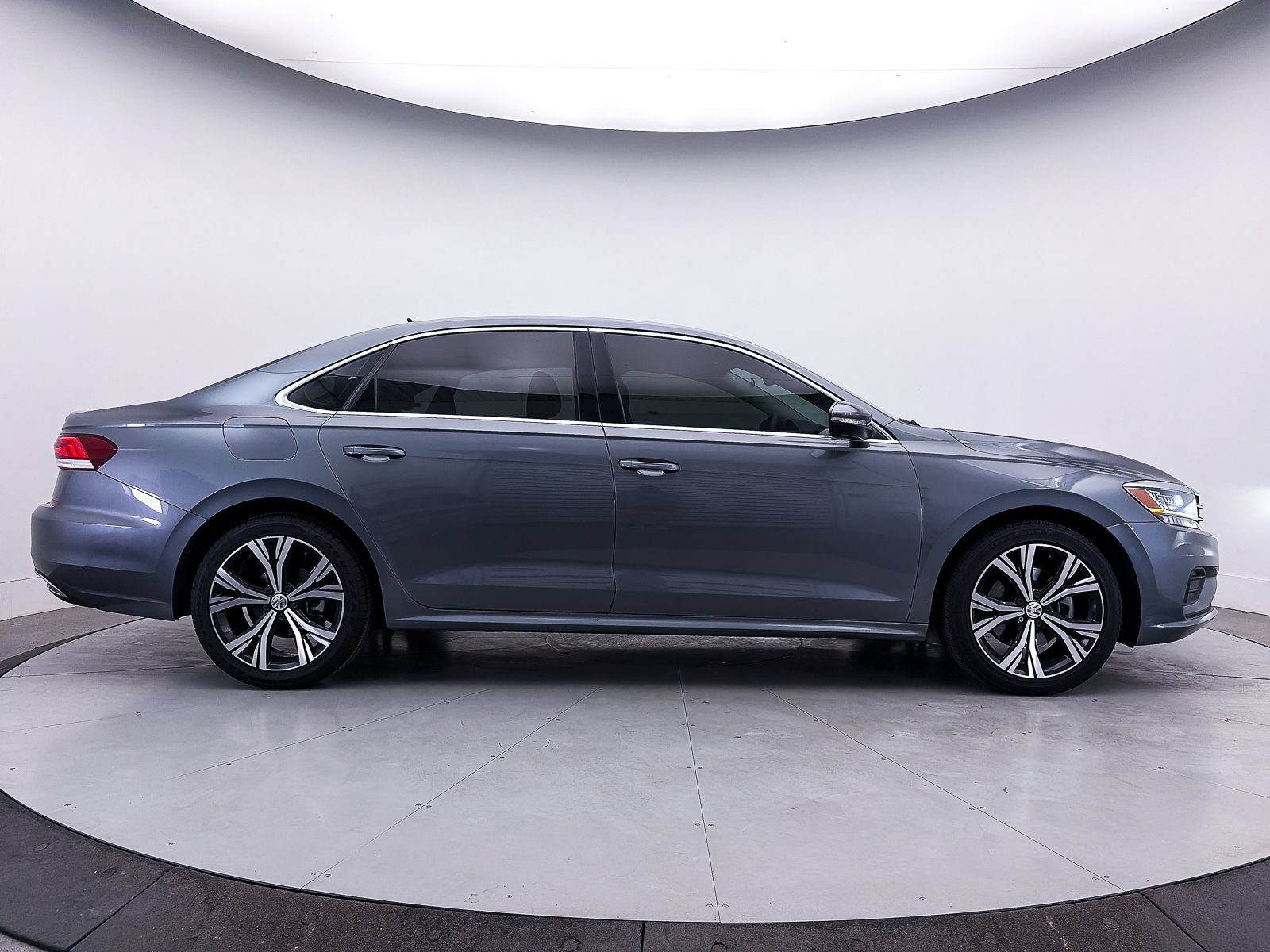Used 2022 Volkswagen Passat 2.0T SE FWD image 40