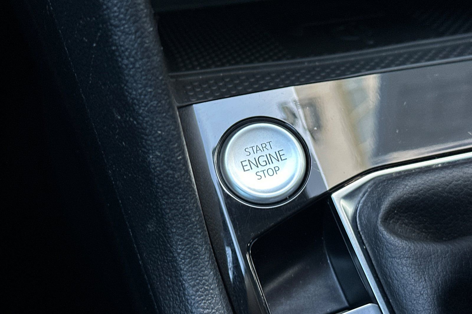 Used 2023 Volkswagen Taos SE w/ Black Wheel Package FWD image 22