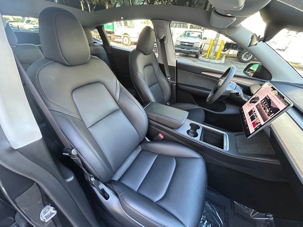 Used 2025 Tesla Model Y Long Range image 31